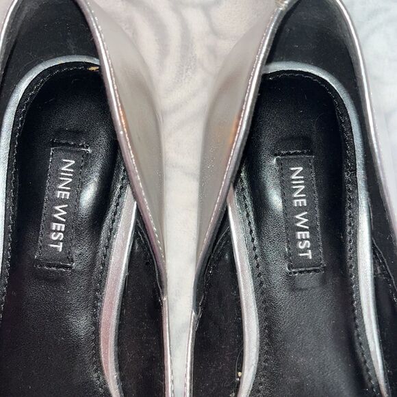 Nine West metallic silver flat. NWOT size 7.5. - Picture 5 of 7